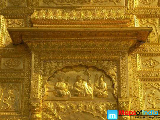 golden-carvings-on-the-walls-of-the-golden-temple.jpg