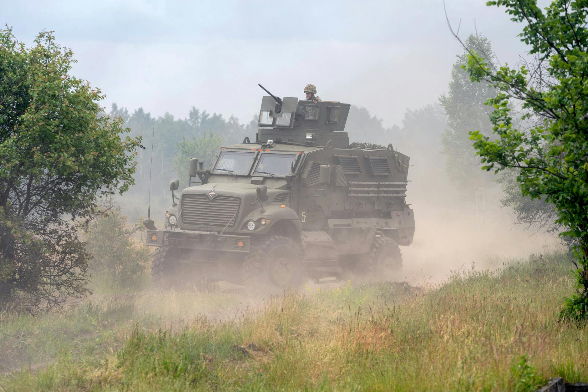 Ukrainische Soldaten im Gefecht. Laut Selenskyj haben Gegenangriffe begonnen.