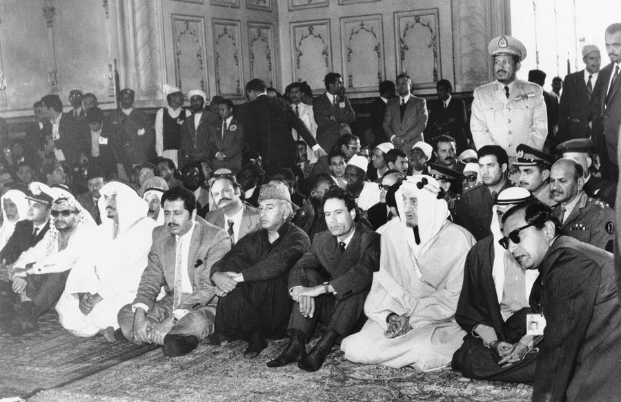 nd-kuwait-were-hosted-by-pakistani-prime-minister-zulfikar-ali-bhutto-left-of-gaddafi-here-they-attend-prayers-at-a-mosque-in-lahore-pakistan-feb-23-1974.jpg