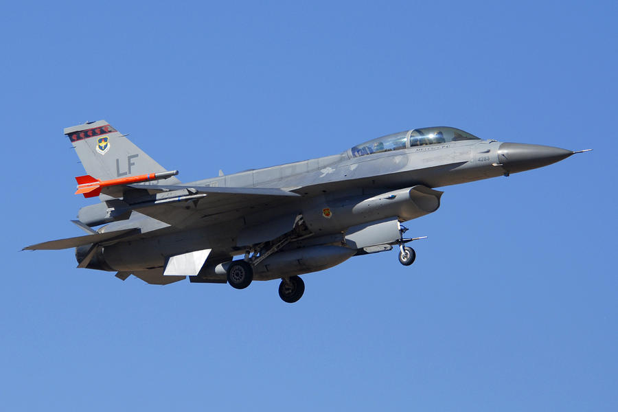 singapore-air-force-f-16d-425fs-black-widows-luke-afb-december-1-2010-brian-lockett.jpg