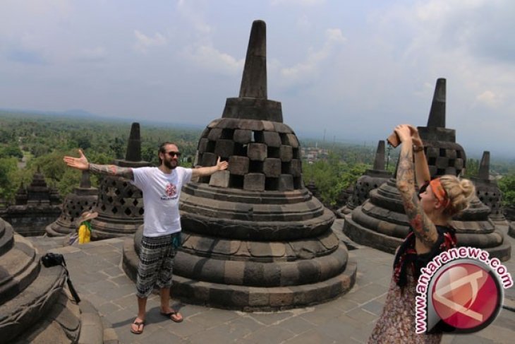 2016112420161101antarafoto-wisata-candi-borobudur-311016-im-1.jpg