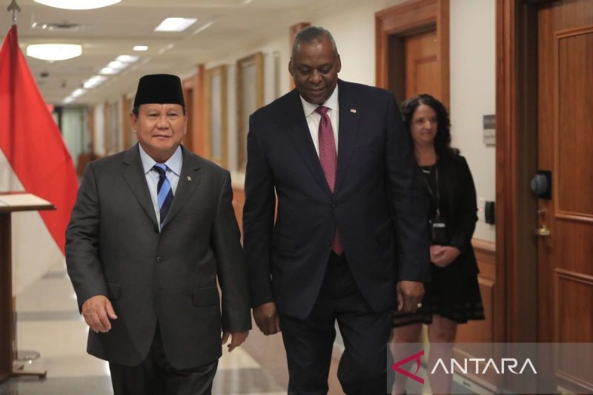 Defense Minister lauds US for accepting Indonesian military cadets