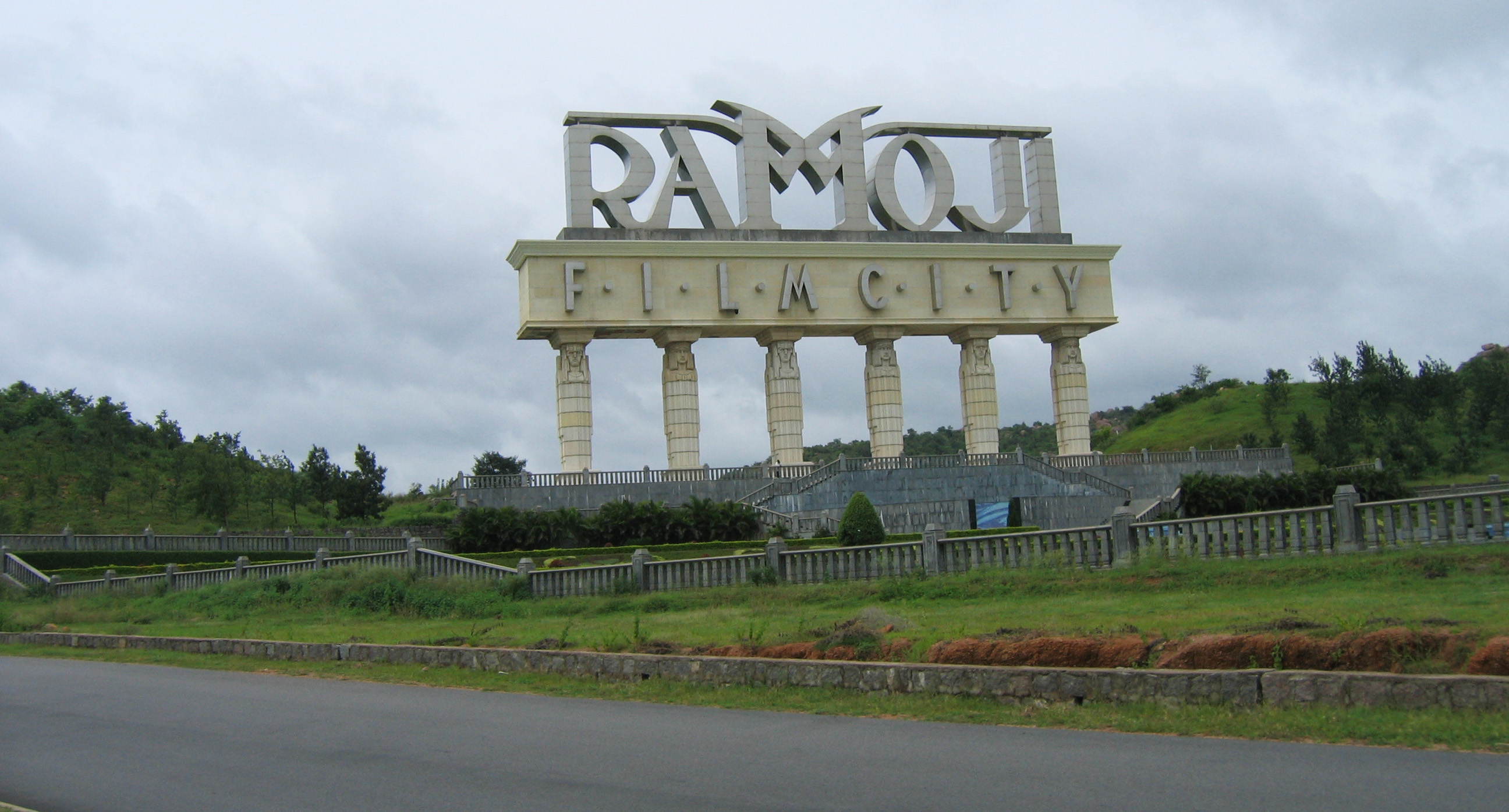 Ramoji_Film_City,_Hyderabad_-_views_from_Ramoji_Film_City_(4).JPG