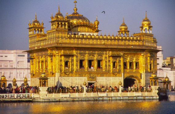 GCA3_sikhism_holy_golden_temple.jpg