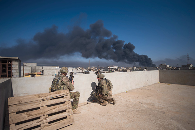 Soldiers-rooftop-observation.jpg