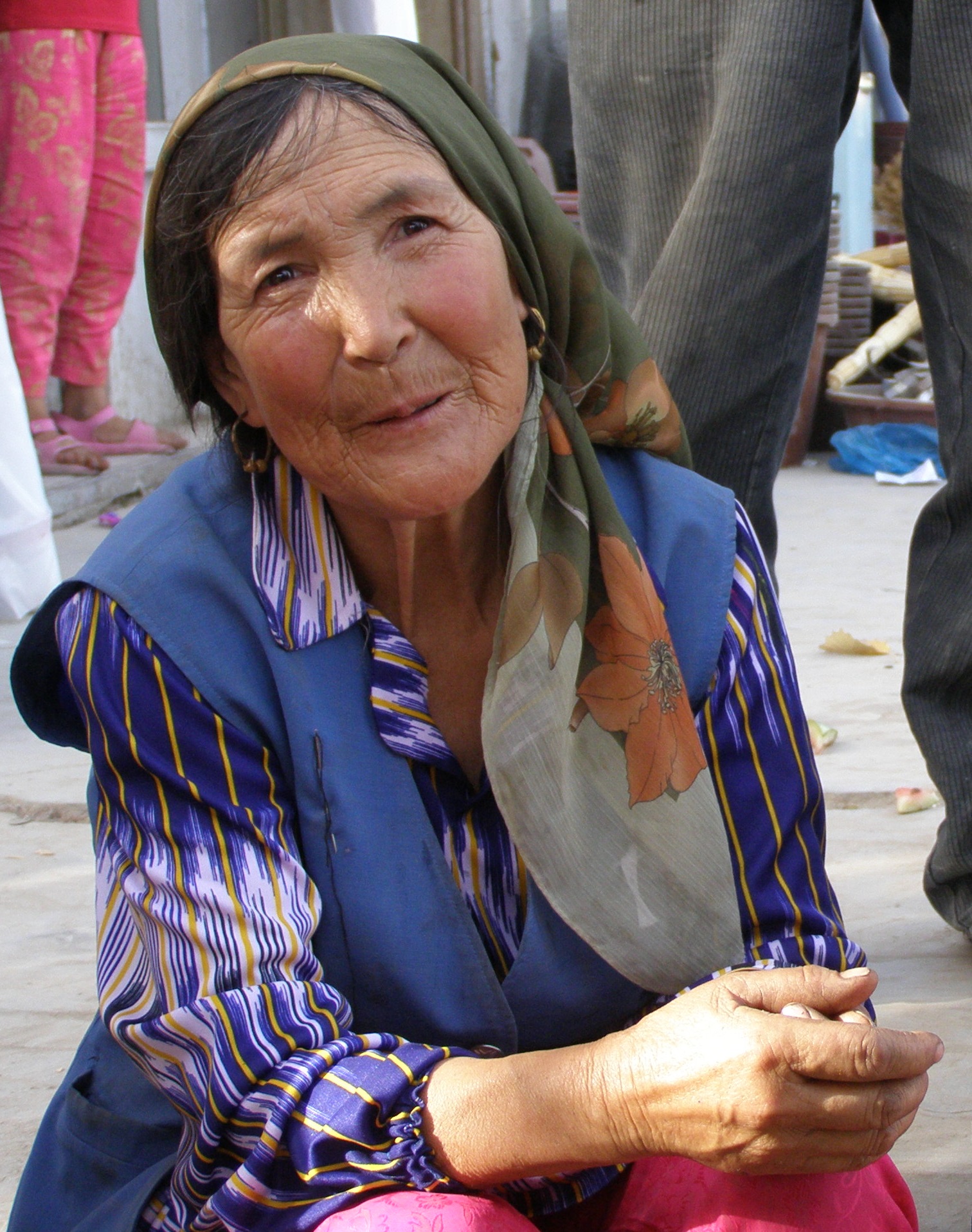 Uyghur_woman_Xinjiang.jpg