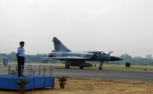 AOC-in-C+CAC+IAf+Air+Marshal+GS+Kochar+during+the+Inaguration+of+second+Runway+at+Gwalior+on+20+Oct+2010-724305.jpg