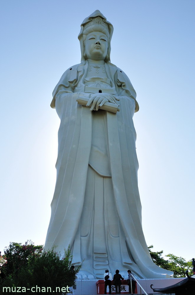 kannon-statue-takasaki-jigenin-big.jpg