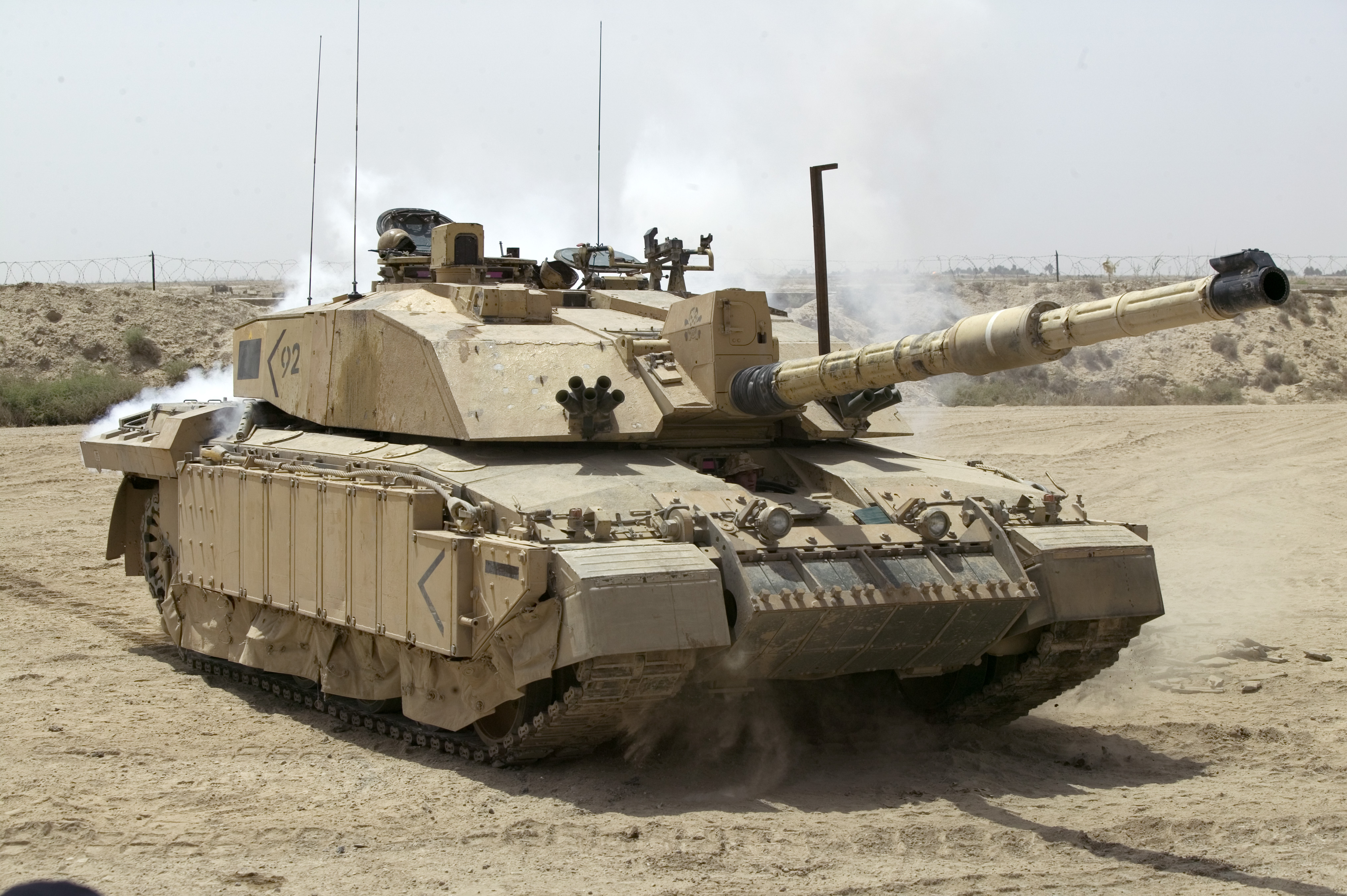 Challenger_2_Main_Battle_Tank_patrolling_outside_Basra%2C_Iraq_MOD_45148325.jpg