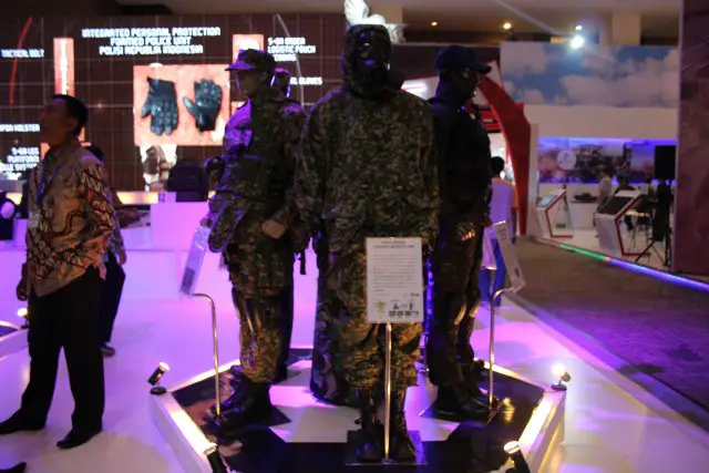The_Indonesian_Sritex_showcases_its_wide_range_of_products_at_Indodefence_2016_002.jpg