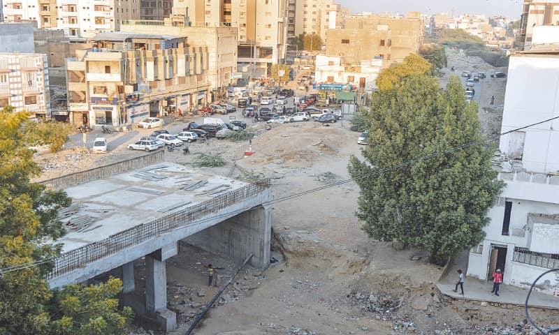 Work to construct the elevated KCR track at a level crossing in Gulshan-i-Iqbal is delayed, causing problems for motorists using Sehba Akhtar Road.—Fahim Siddiqi / White Star