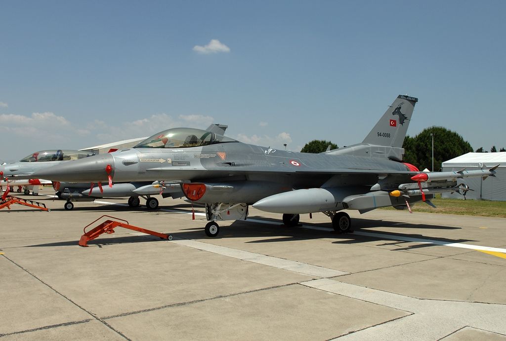 1024px-Lockheed_Martin_F-16C_Fighting_Falcon%2C_Turkey_-_Air_Force_JP7136173.jpg