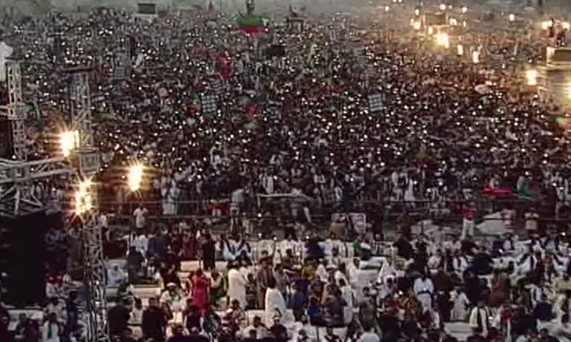 PTI supporters await PM Imran's speech at Parade Ground.— Photo: DawnNewsTV