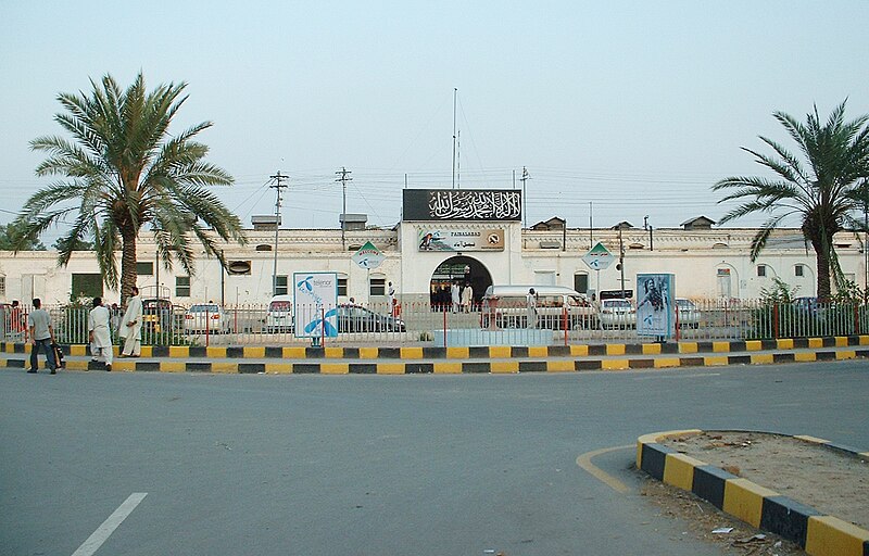 800px-Faisalabad_Railway_Station.jpg