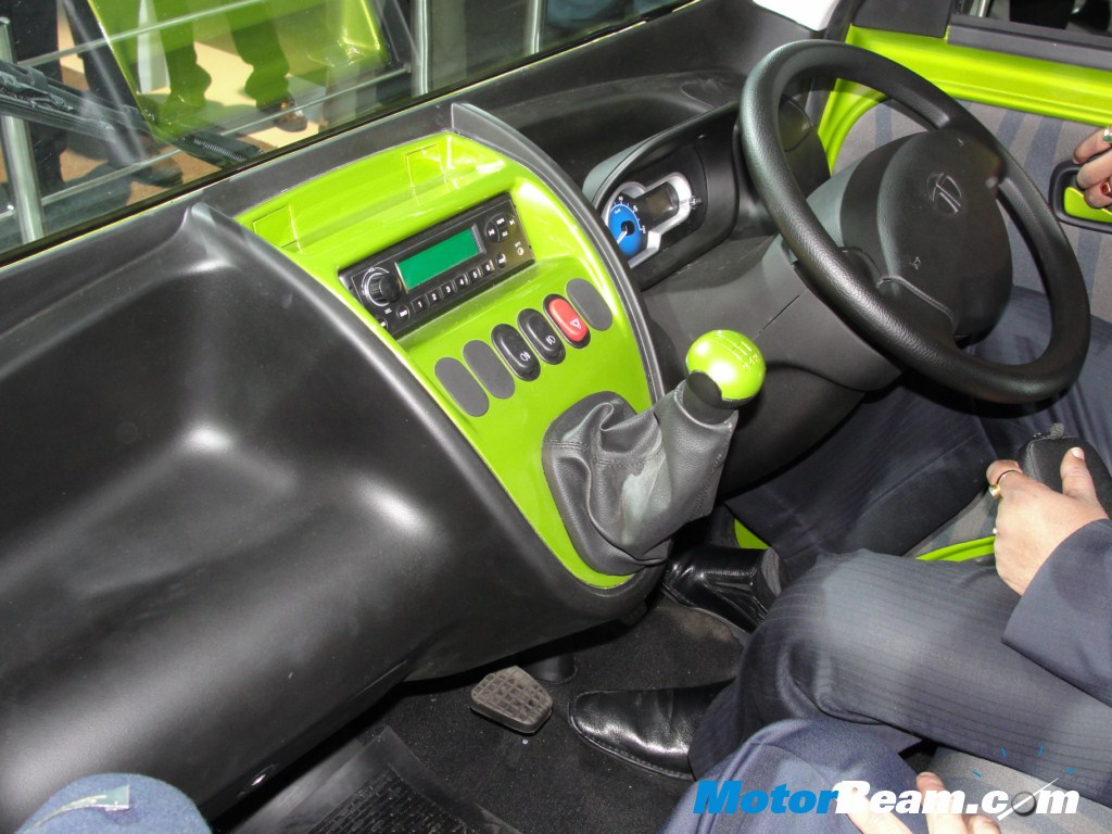 Tata_Magic_Iris_Interior.jpg