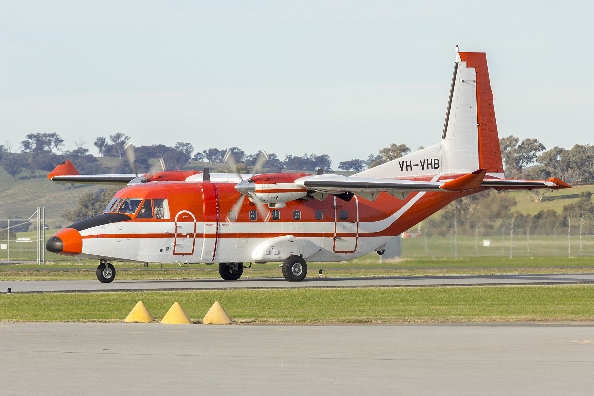 Skytraders_%28VH-VHB%29_CASA_C-212-400_Aviocar_at_Wagga_Wagga_Airport1.jpg