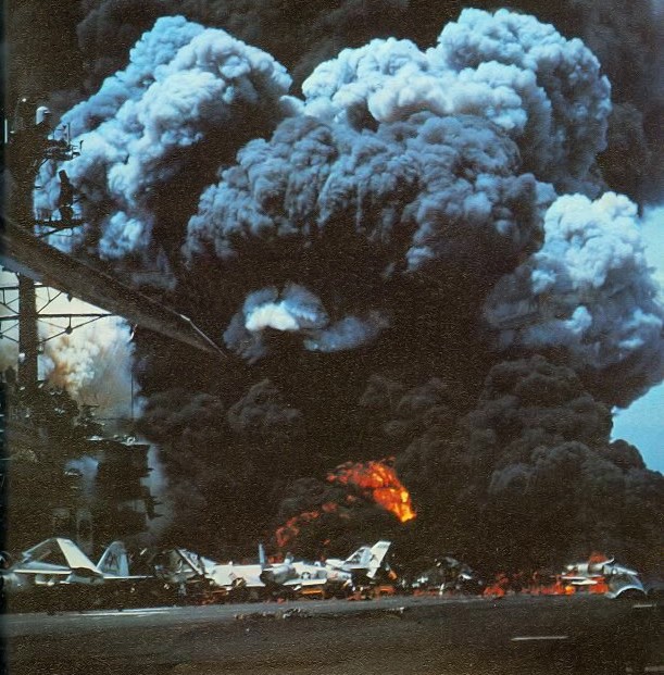 USS_Forrestal_fire_1_1967.jpg