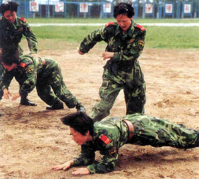 chinese_army_girls_04.jpg