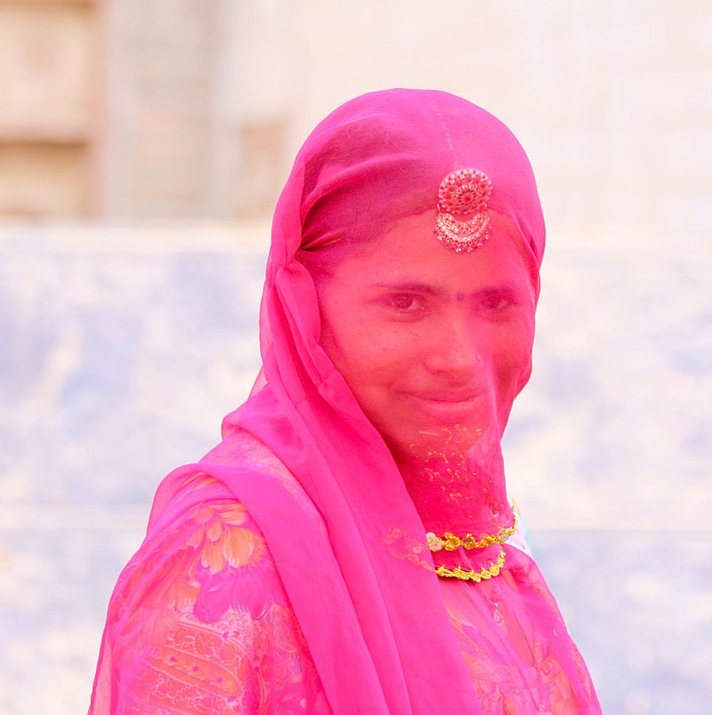 800px-Rajasthan_Girl_Traditional_Dress.jpg