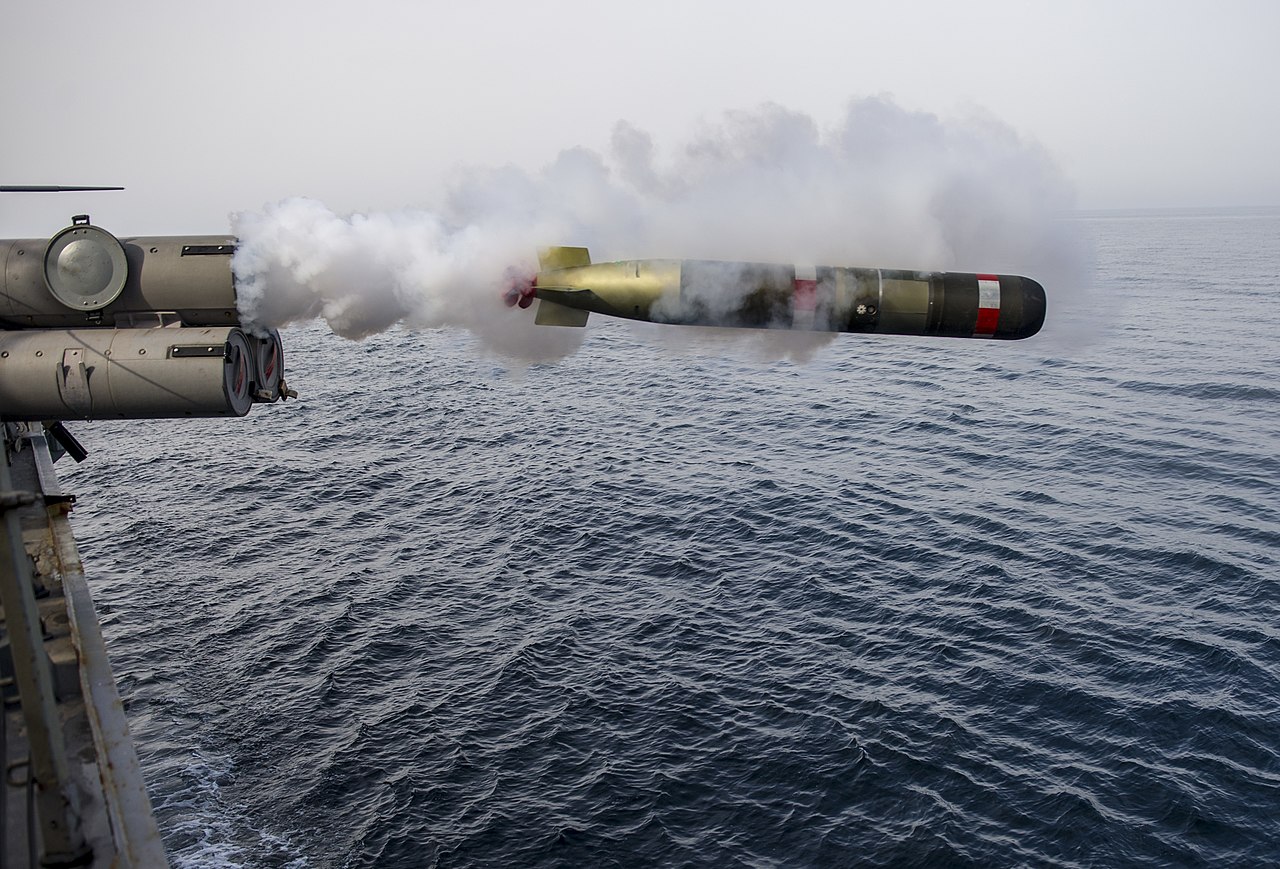 1280px-USS_Roosevelt_%28DDG-80%29_launches_Mk_54_torpedo_in_April_2014.JPG