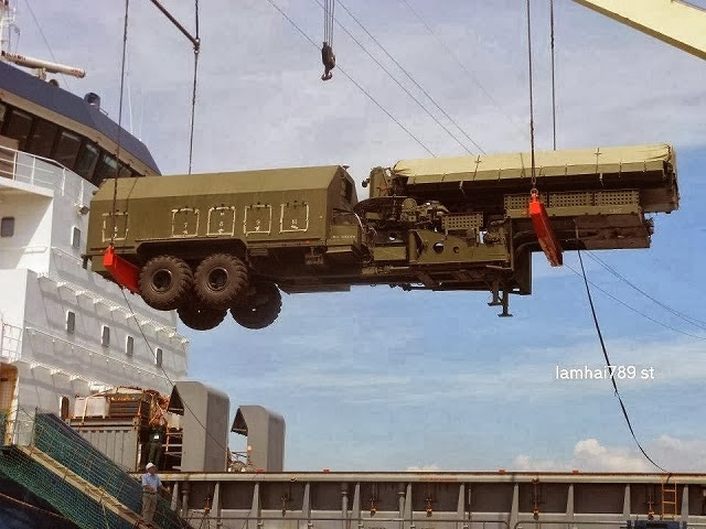 Ukrainian-made+3D+radar+36D6-M+for+S-300+missile+system+delivered+to+Vietnamese+Army+at+the+port+of+Saigon+3.jpg