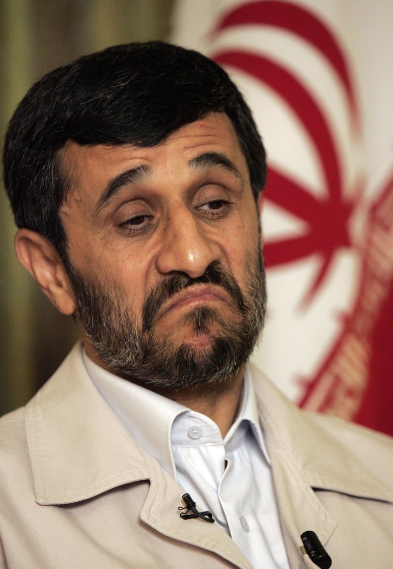 ahmadinejad-grimace.jpg