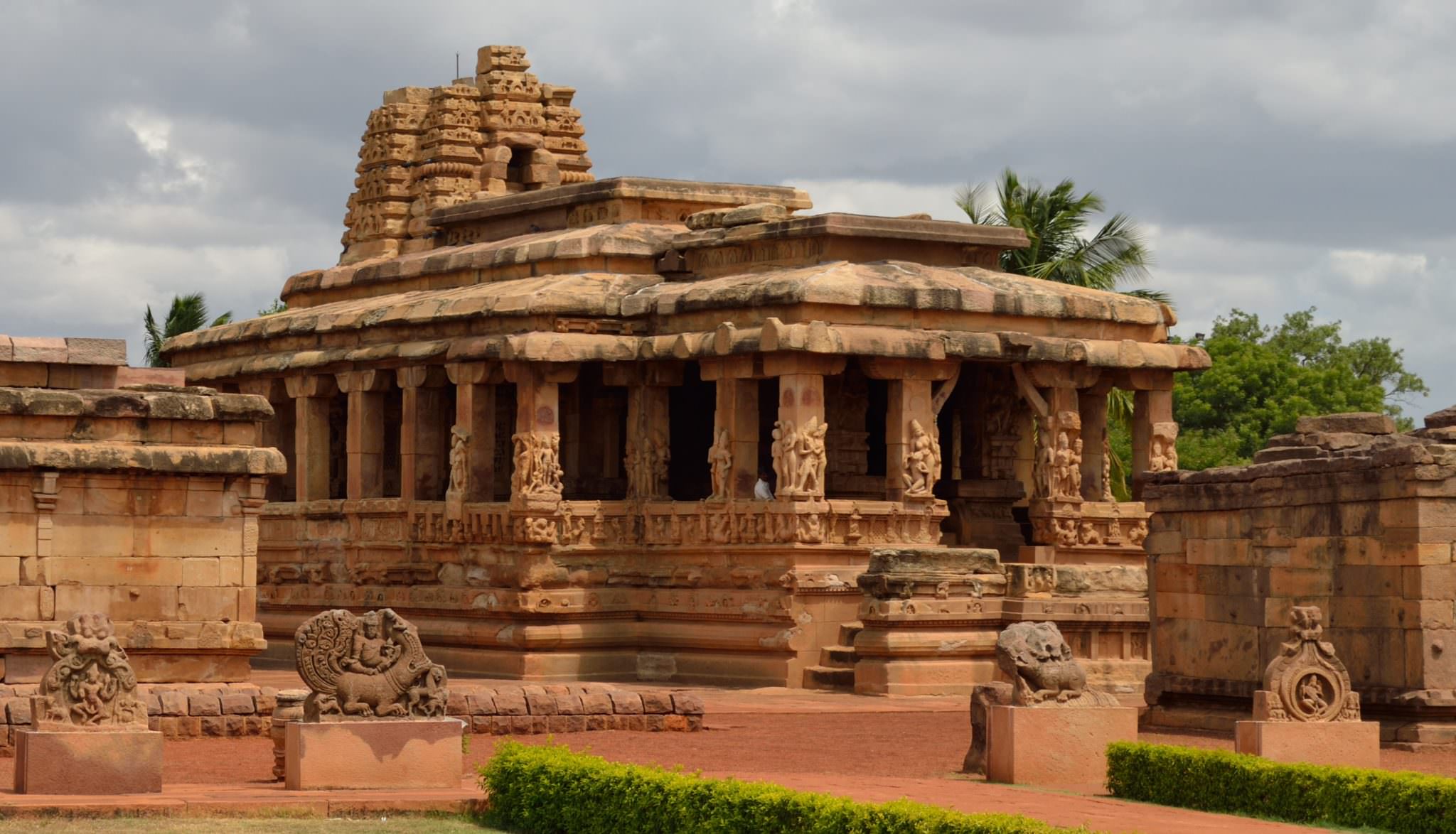 Durga-Temple-Aihole.jpg