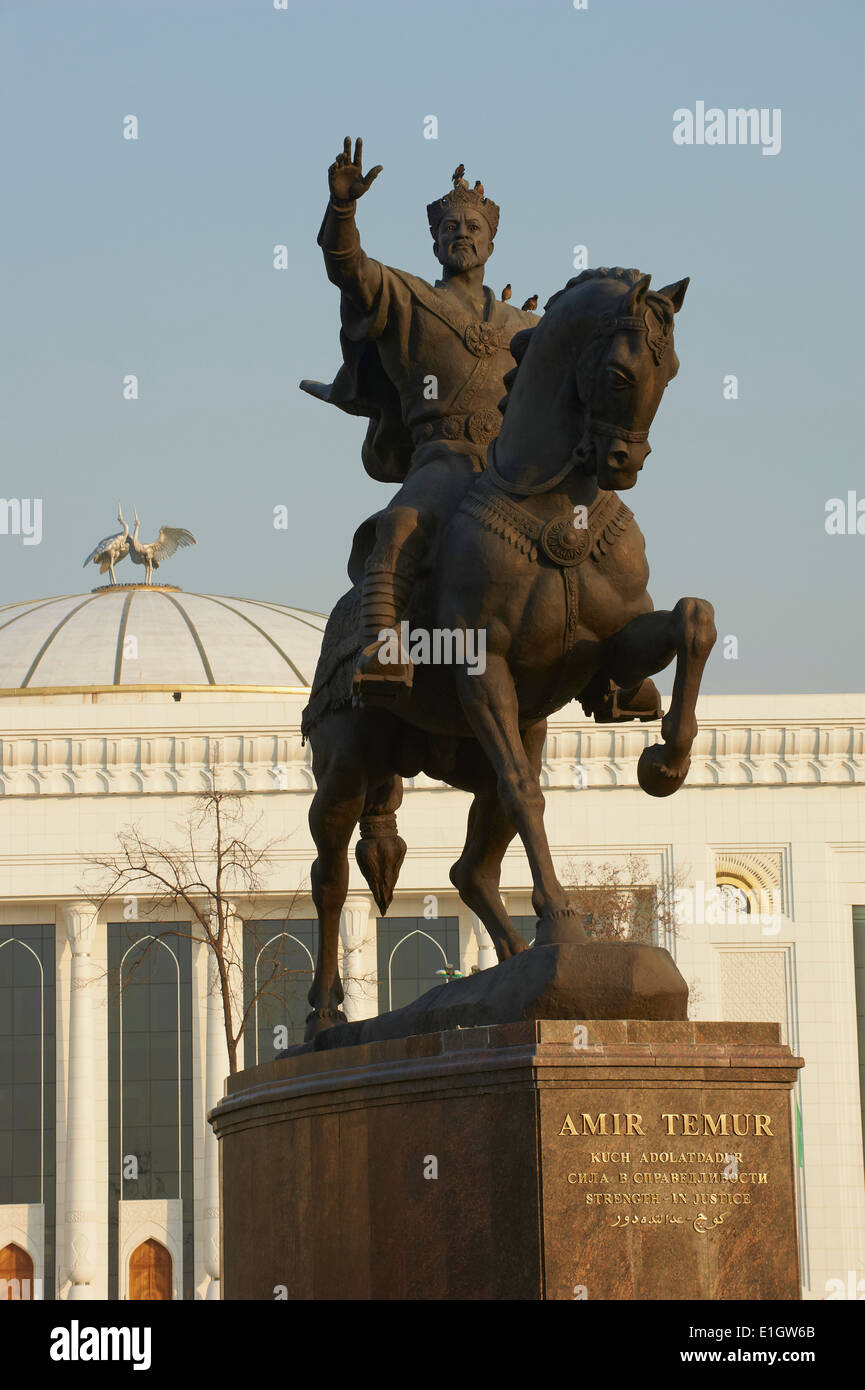 uzbekistan-tashkent-timur-statue-E1GW6B.jpg