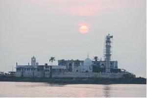 Haji-Ali-dargah-in-Mumbai.jpg