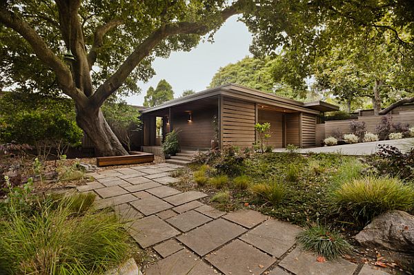 sidewak-landscaping-stone-pathway-with-large-flat-stones.jpg