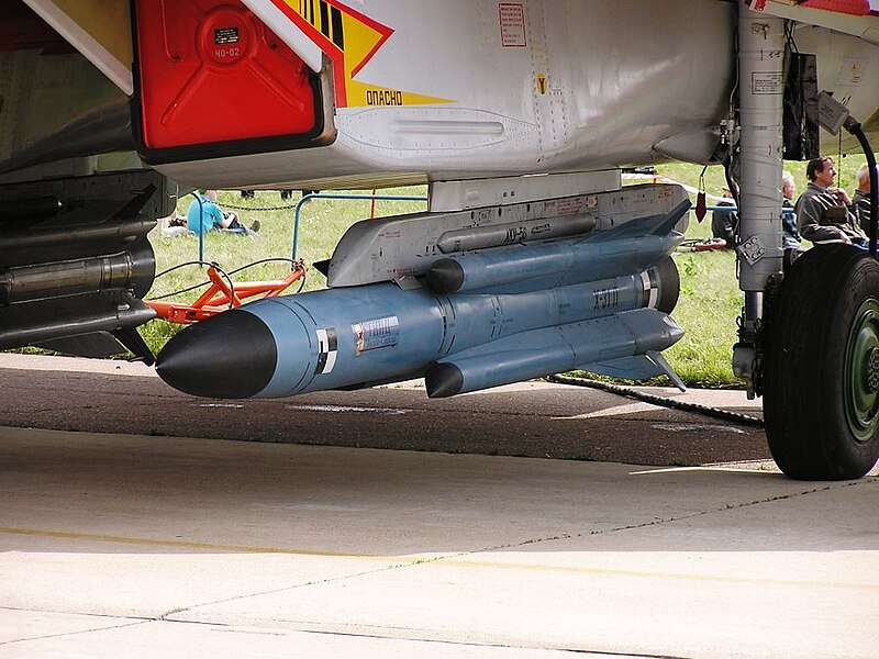 800px-Russian_missile_-MAKS_Airshow_2003.JPG