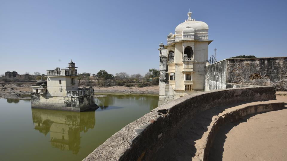 chittorgarh-padamvati_e5b39392-1573-11e8-8f49-ddf93c7ed473.jpg