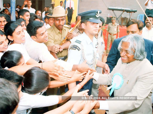 apj-abdul-kalam-with-students.jpg