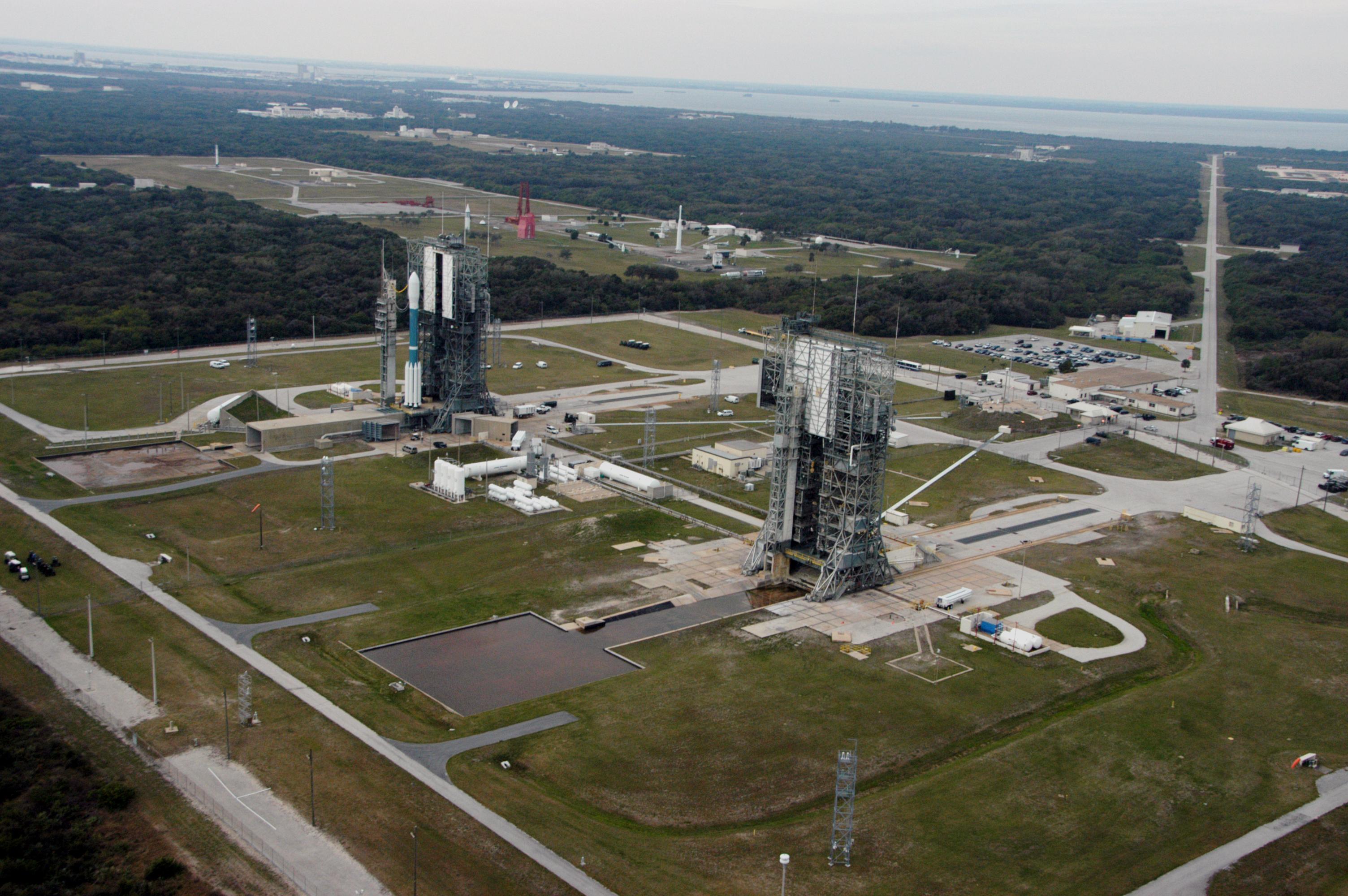 View_over_Launch_Complex_17.jpg