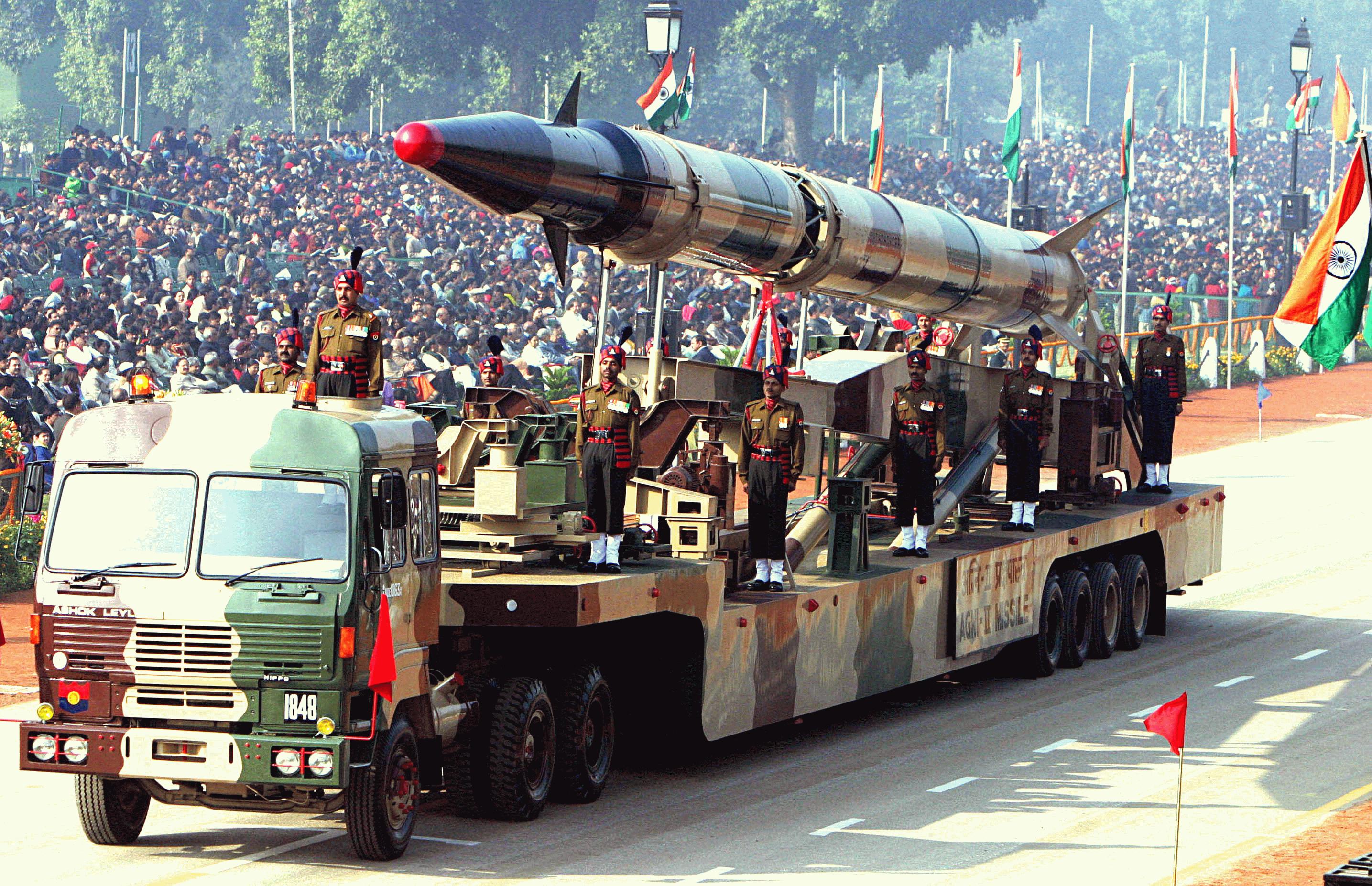 Agni-II_missile_%28Republic_Day_Parade_2004%29.jpeg