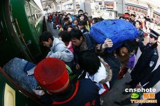 crowded_train_stations_in_china_19.jpg