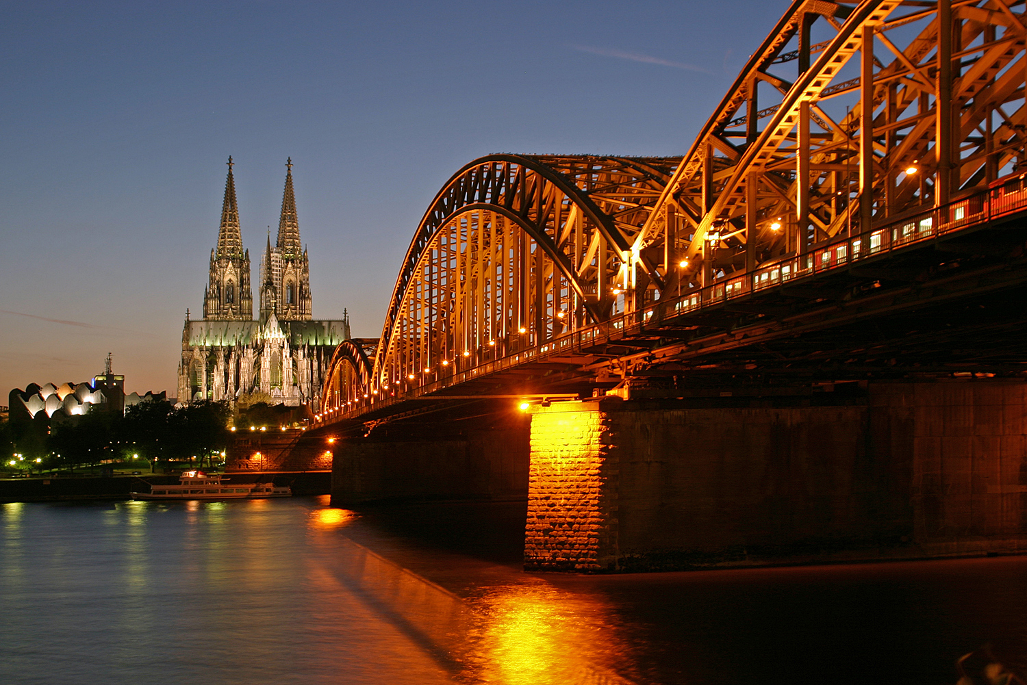 Koeln_Hohenzollernbruecke.jpg