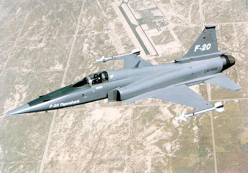 800px-F-20_flying.jpg