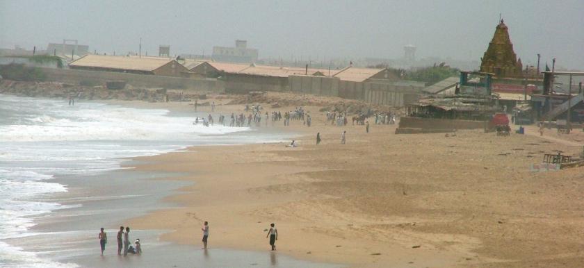 Varun_Mandir_Manora_Beach_Karachi_Pakistan.jpg