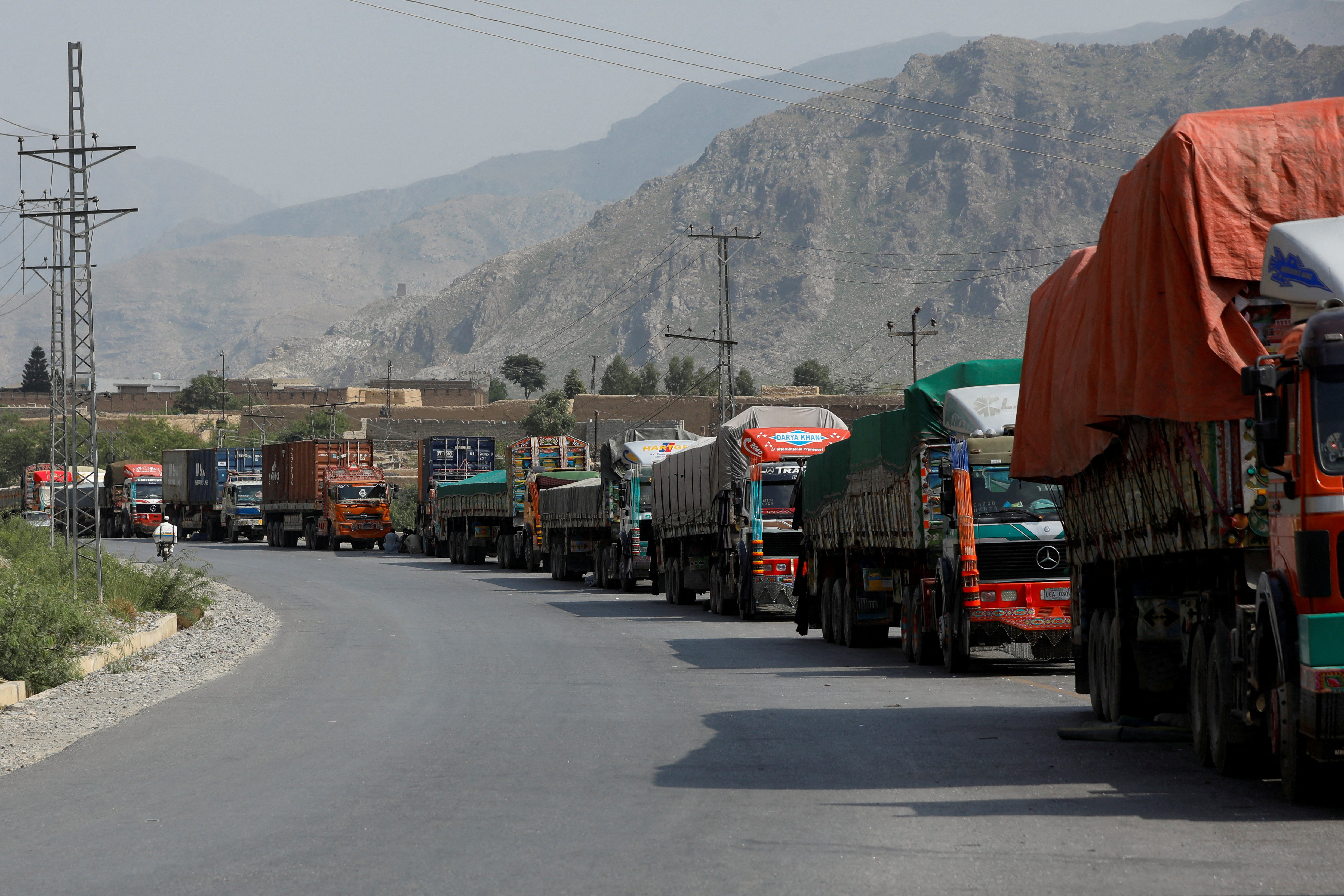 Main Pakistan-Afghan border crossing closed for second day after clashes in Torkham