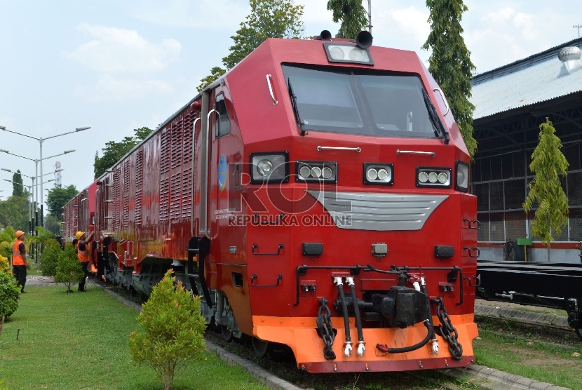 lokomotif-buatan-pt-industri-kereta-api-inka-di-madiun-_151121131209-508.jpg