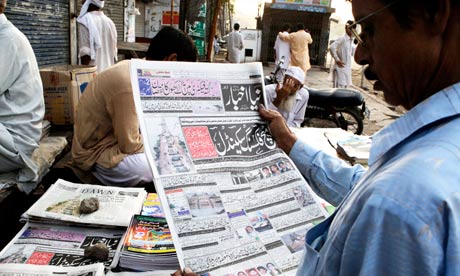 Man-reading-Pakistani-new-006.jpg