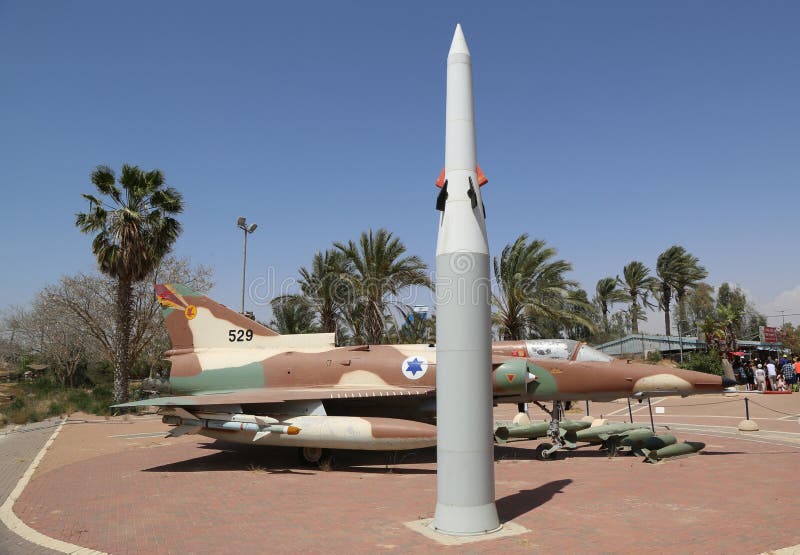 hetz-arrow-modern-anti-ballistic-missile-israel-aircraft-industries-kfir-its-typical-weapon-loadout-display-93524602.jpg