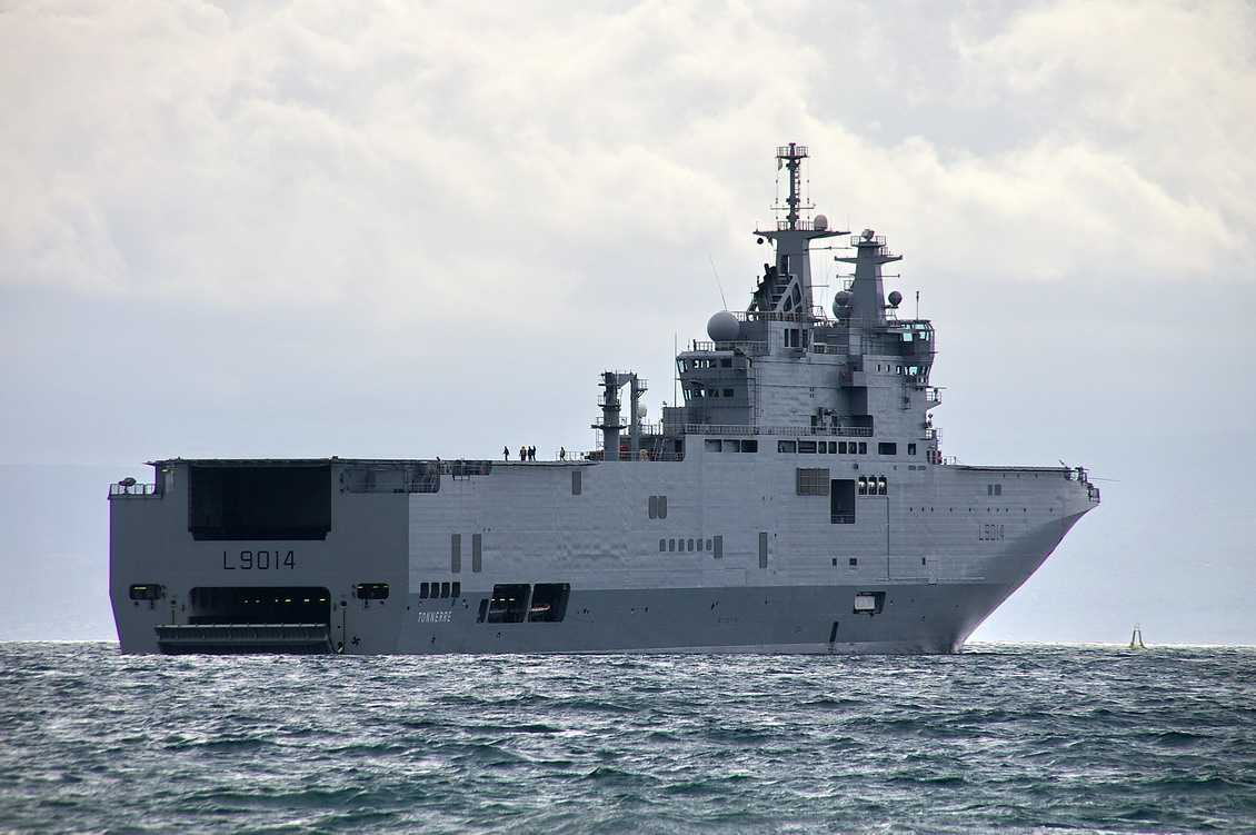 mistral_class_helicopter_carrier.jpg