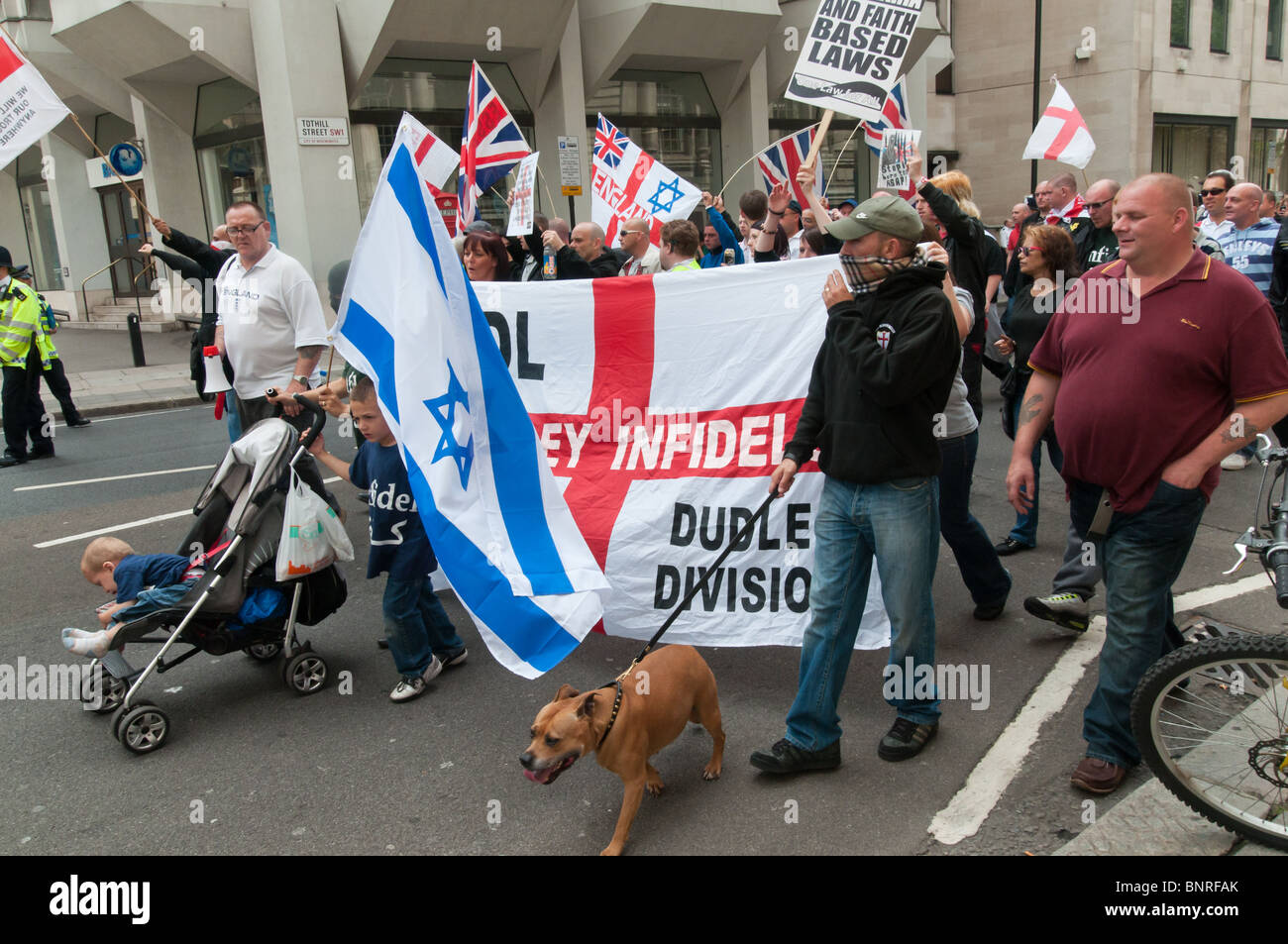 dudley-infidels-edl-flag-israeli-flag-dog-pushchair-at-head-of-english-BNRFAK.jpg