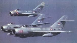 pesawat+supersonic+MiG-19+%5B3%5D.jpeg