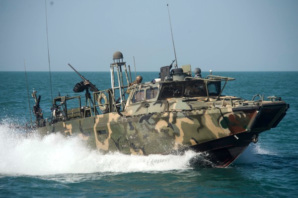 160112-riverine-patrol-boat-arabian-gulf-yh-5p_34fc9d277d58c0dc942de49441e55e31.nbcnews-ux-600-480.jpg
