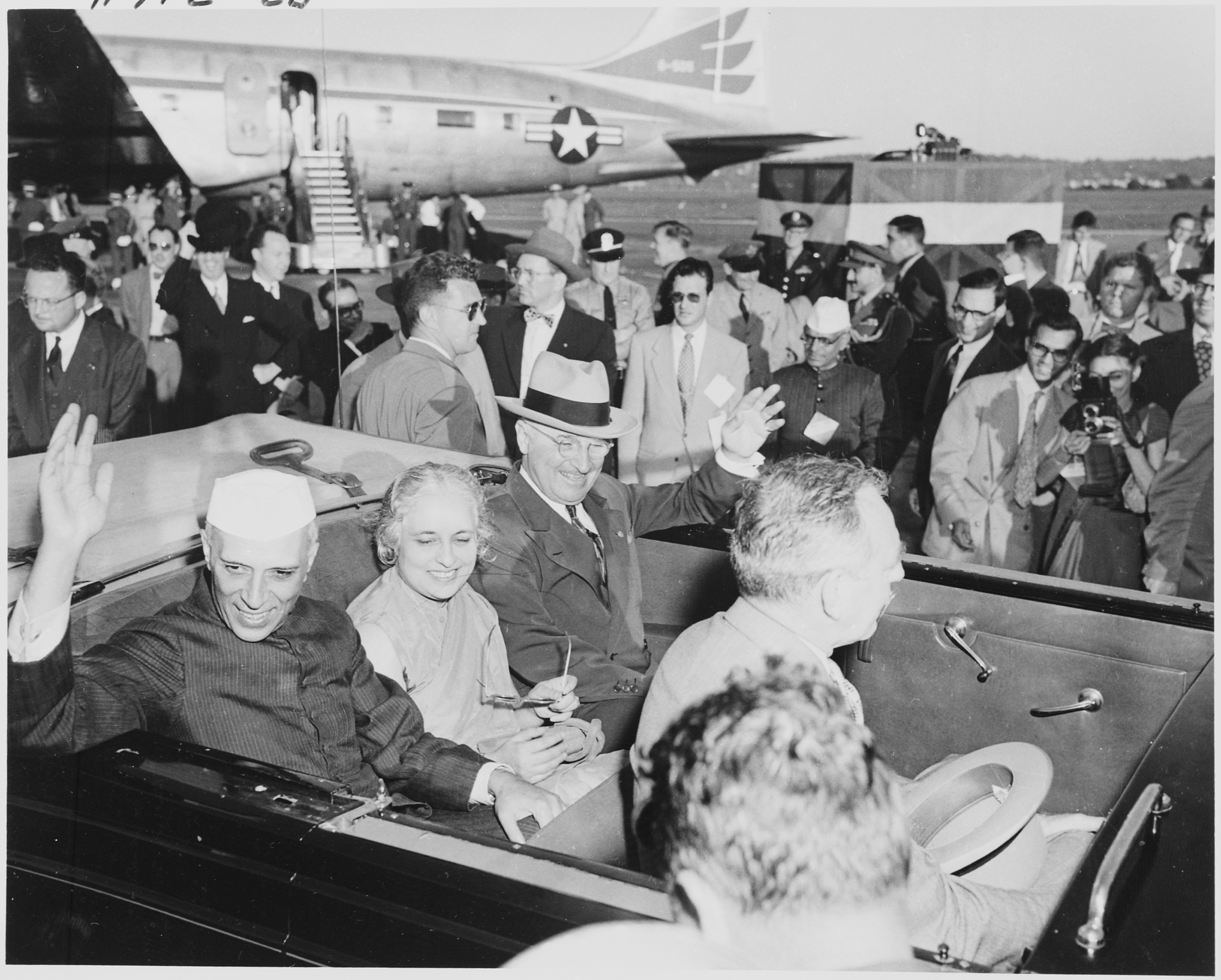 Photograph_of_President_Truman_and_Indian_Prime_Minister_Jawaharlal_Nehru,_with_Nehru's_sister,_Madame_Pandit,_waving..._-_NARA_-_200154.jpg