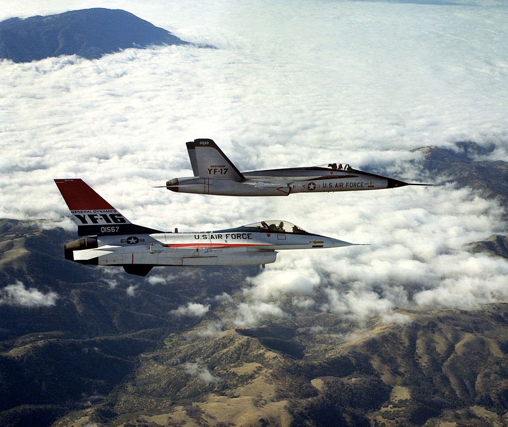 1024px-YF-16_and_YF-17_in_flight.jpg