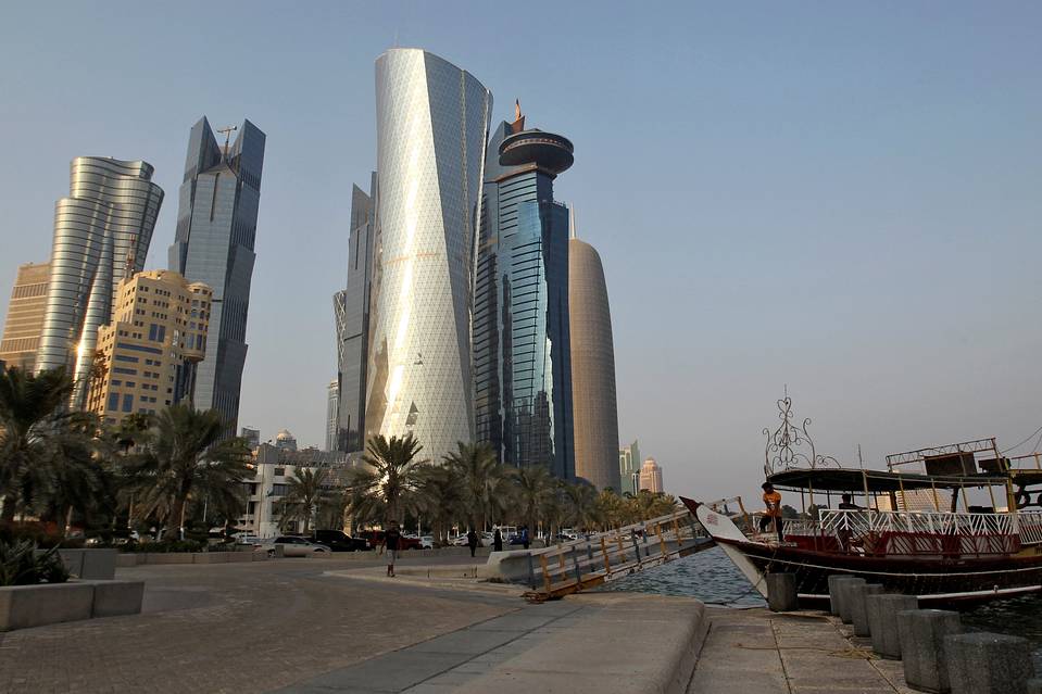 BN-UU702_qatari_J_20170824043954.jpg